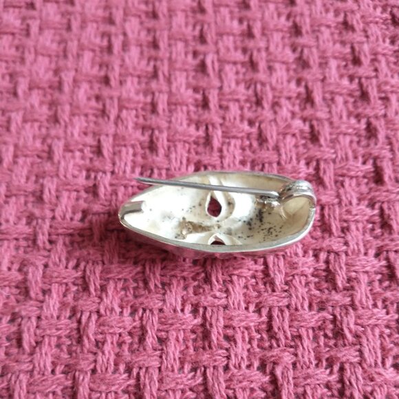 Venetian Carnival Masquerade Mask Pin Brooch in Silver Plate - Picture 8 of 8